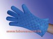 Heat-resistant glove made of silicone